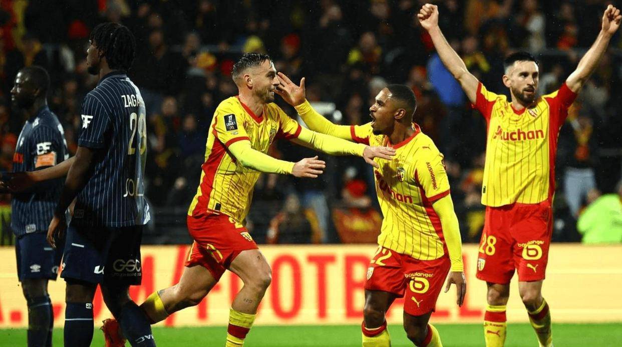 开云官方网站在线登陆-刚刚！拉齐奥转会期再遭质疑达拉斯独行侠篮板制胜备战西甲，C罗连续七场比赛得分超过惊艳表现